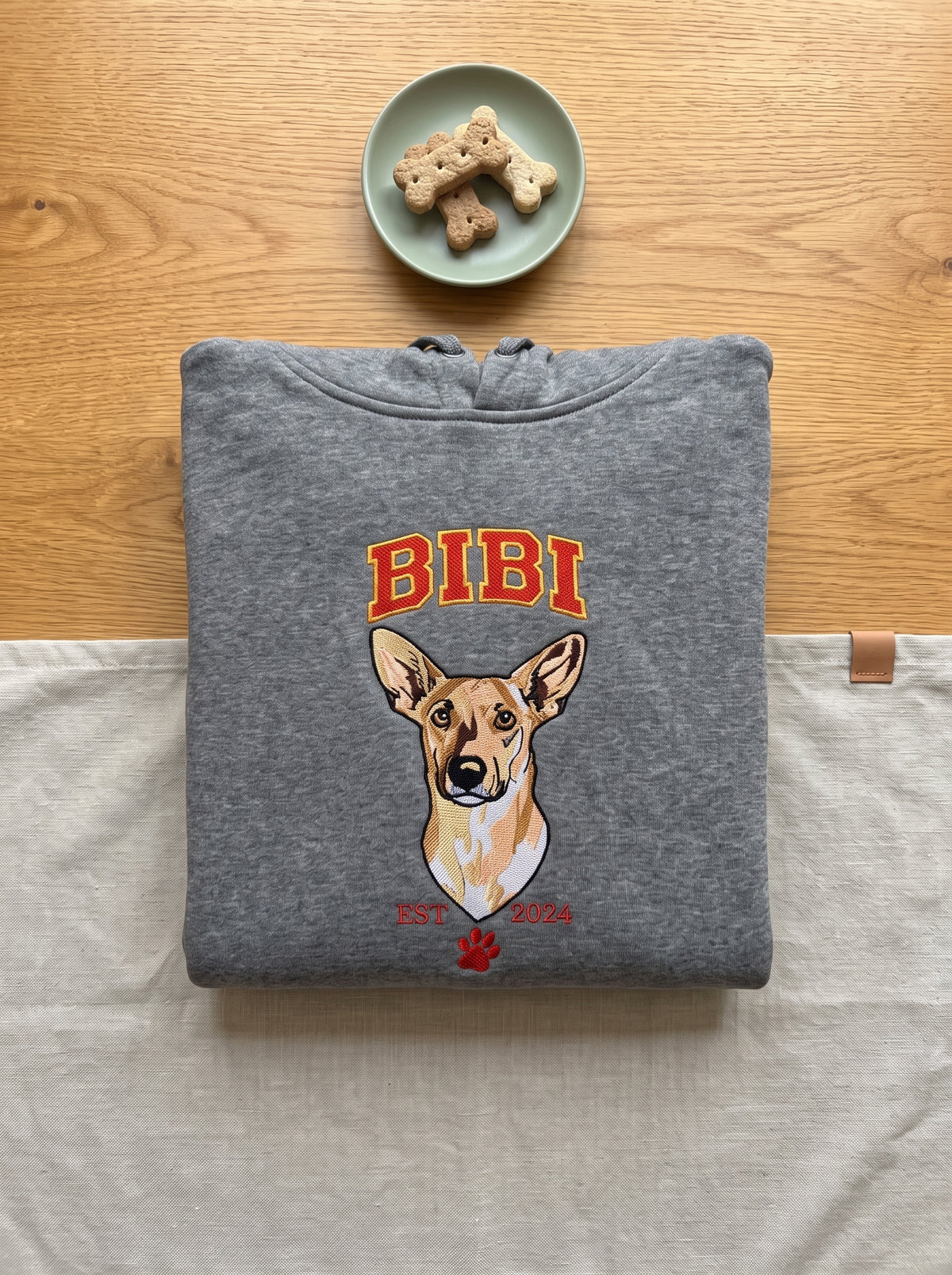 Sudadera bordado grande central de estilo realista (Hoodie)